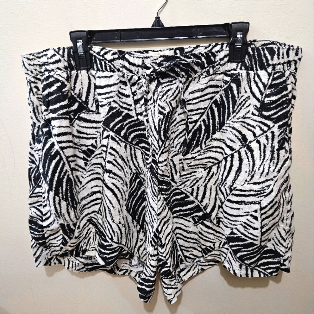 Cynthia Rowley Black White 100% Linen Tropical Beach Pull On Shorts Plus 2X